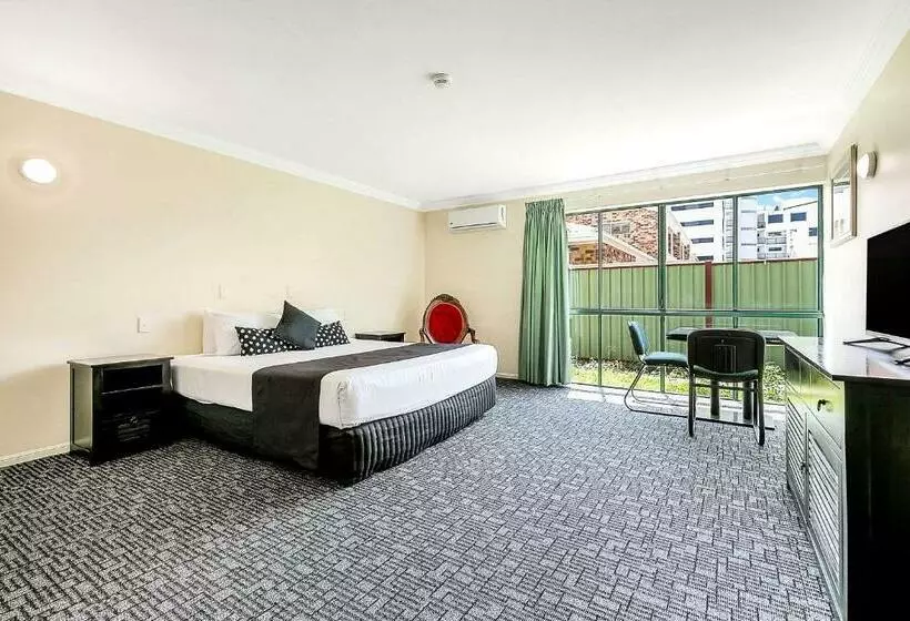 キングサイズベッドのスタンダードルーム, Comfort Hotel Pacific Cleveland