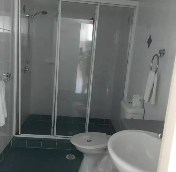 ２ダブルベッドのスタンダードルーム, Comfort Hotel Pacific Cleveland