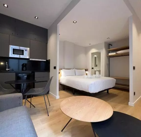 スタンダードスタジオ, Apartamentos Laforja