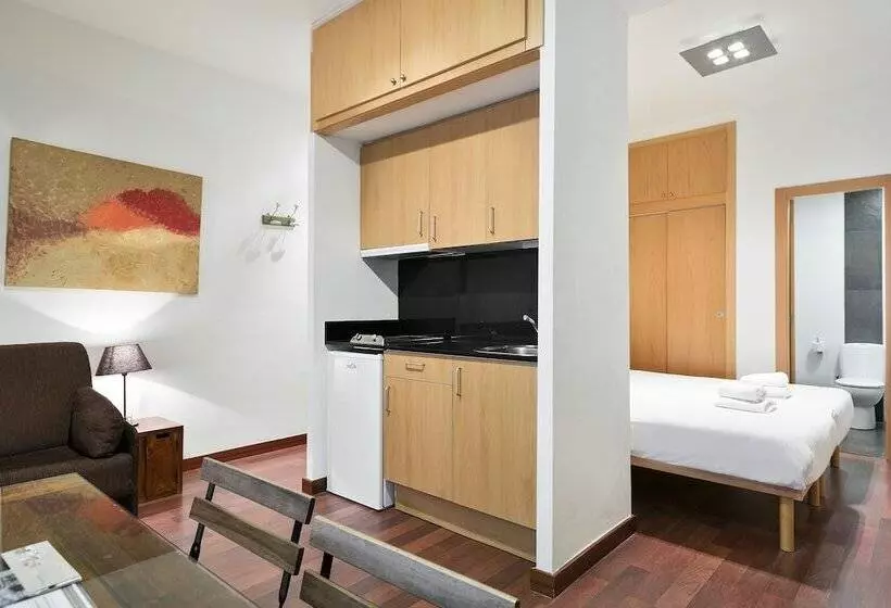スタンダードスタジオ, Apartamentos Laforja