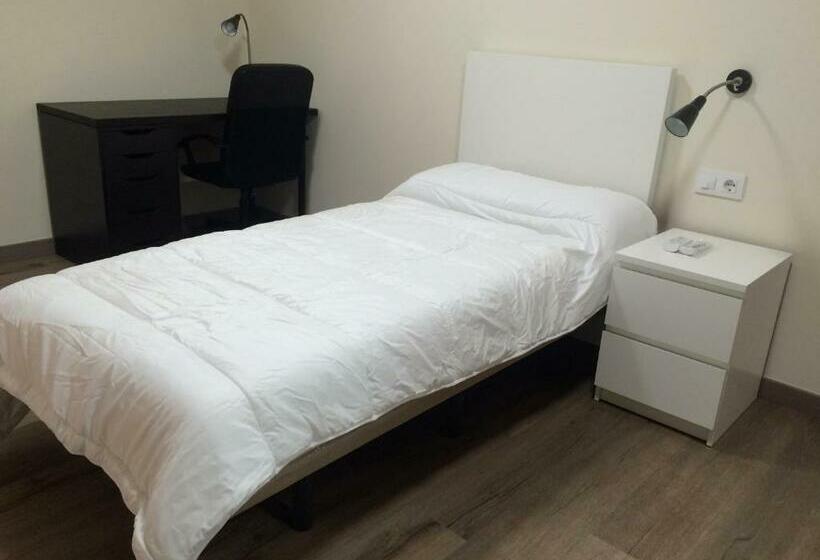 标准单人间, Europa House Village