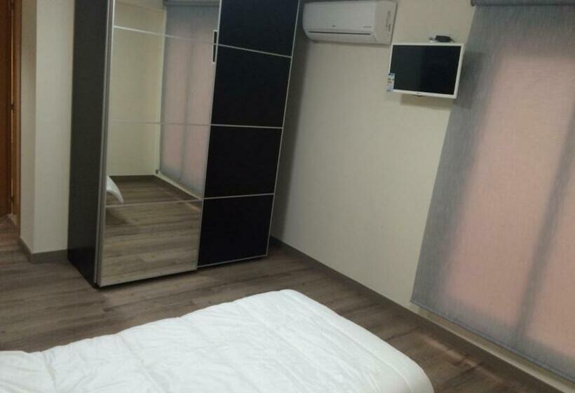 标准单人间, Europa House Village