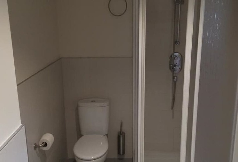 标准单人间, Europa House Village