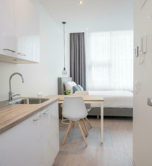 اتاق اکونومی, 2stay