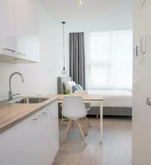 اتاق اکونومی, 2stay