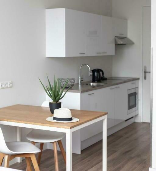 اتاق راحتی, 2stay