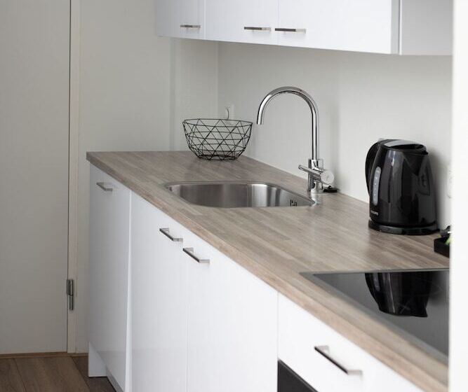 اتاق راحتی, 2stay