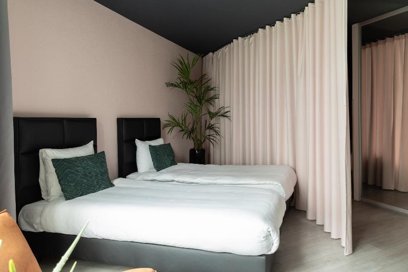 اتاق خانوادگی, 2stay