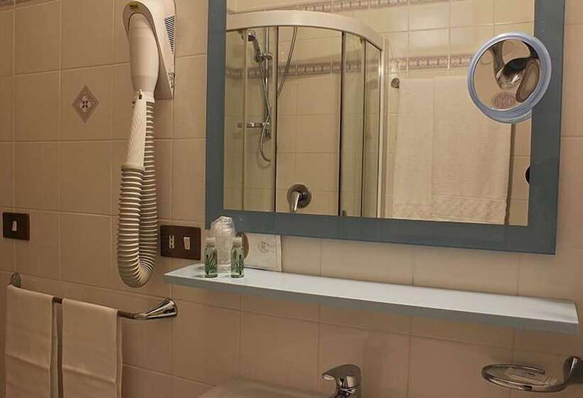 חדר סטנדרט לשלושה, Il Focolare