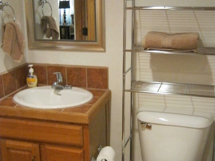 带露台两卧住房, Shady Brook Inn And Resort