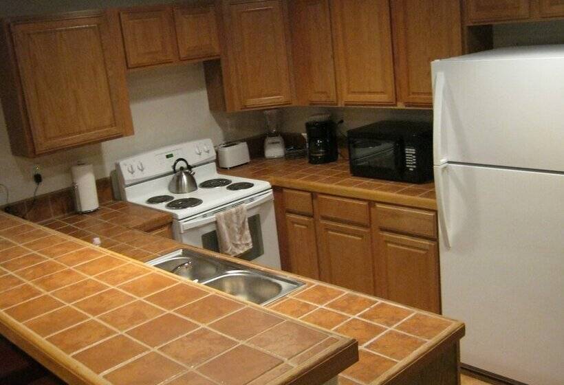 带露台两卧住房, Shady Brook Inn And Resort