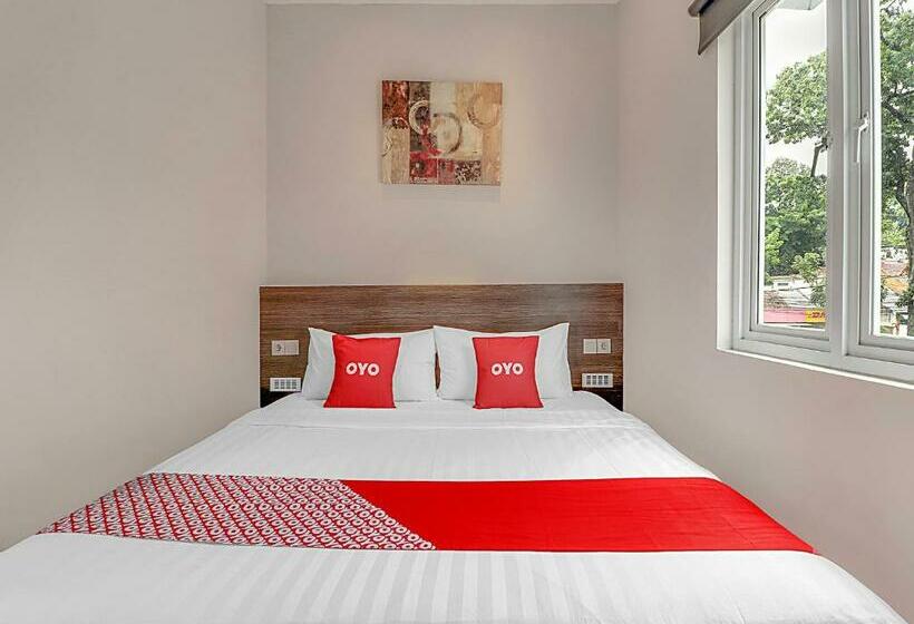 キングサイズベッドのスタンダードルーム, Capital O The Regia Cihampelas Hotel Bandung