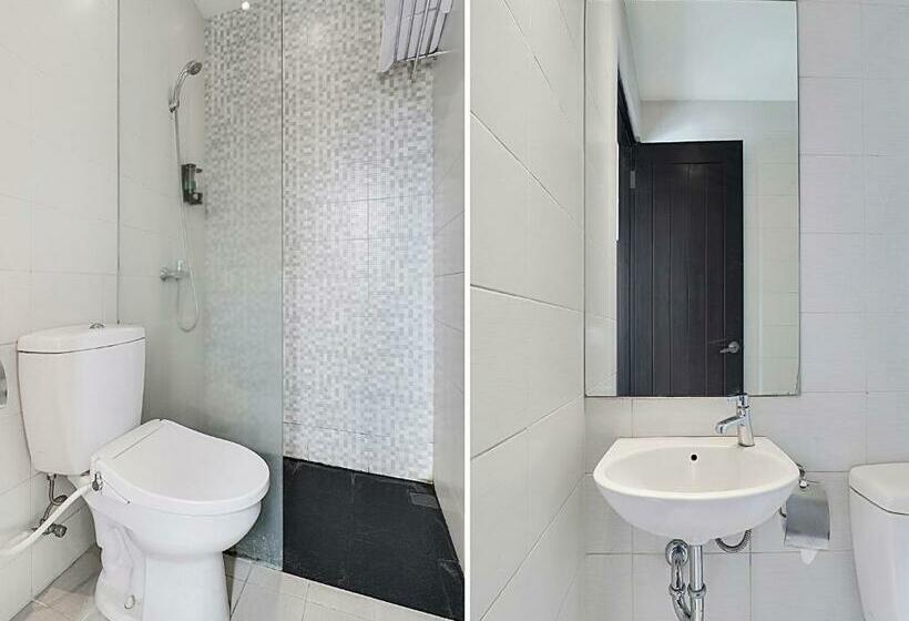 キングサイズベッドのスタンダードルーム, Capital O The Regia Cihampelas Hotel Bandung