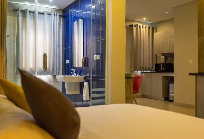 스탠다드 스튜디오, Urbano Hotel By Roots