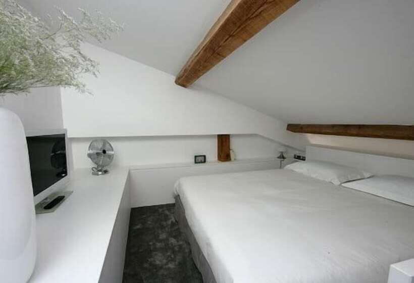 Номер Стандарт, L'hôtel Particulier