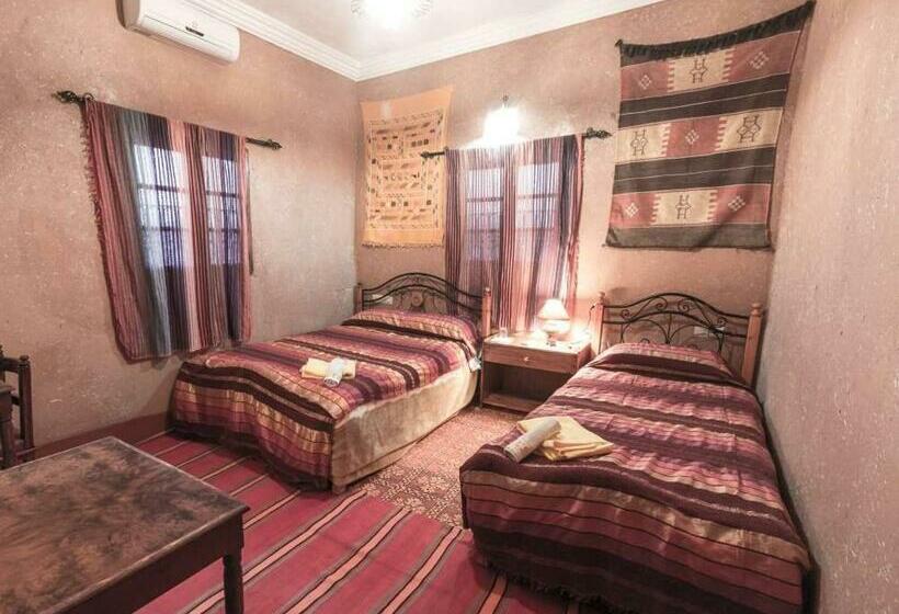 标准三人间, Kasbah Valentine