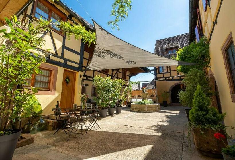 غرفة قياسية, La Cour Stfulrad