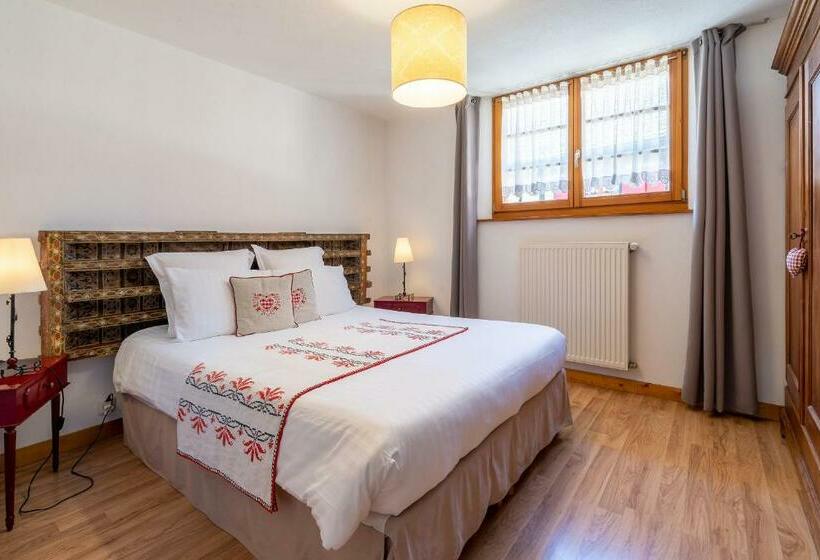 غرفة قياسية, La Cour Stfulrad