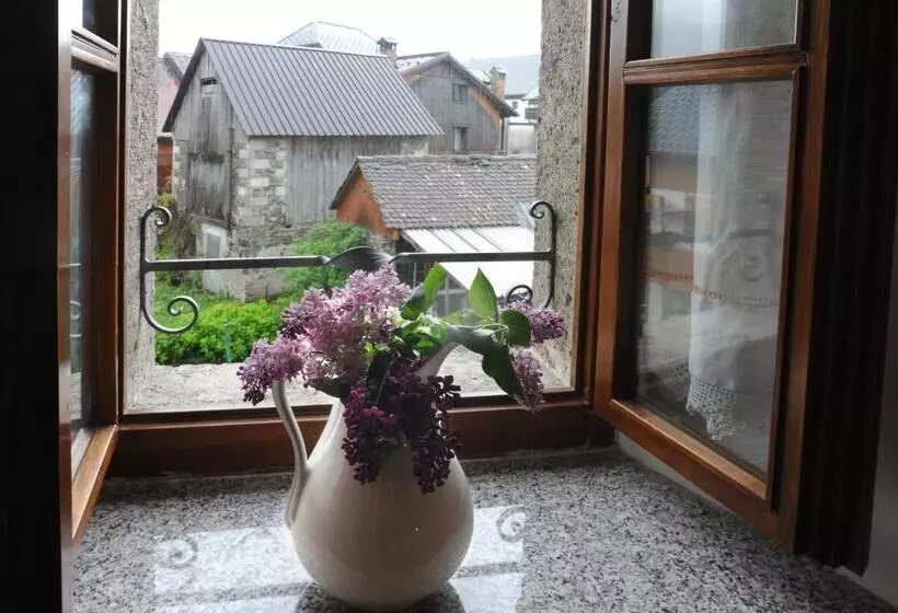 スタンダードスタジオ, Albergo Diffuso Comeglians