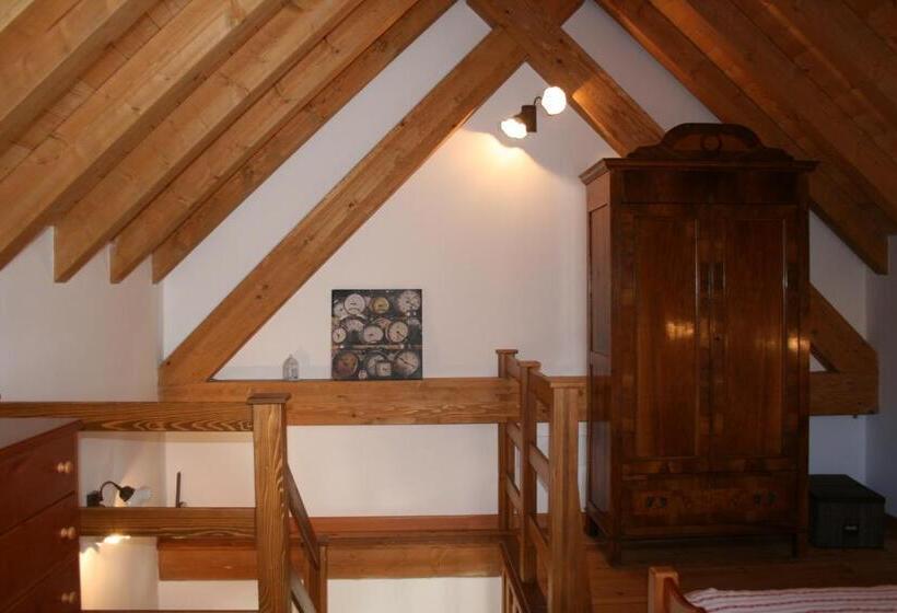 בקתת חדר, Albergo Diffuso Comeglians