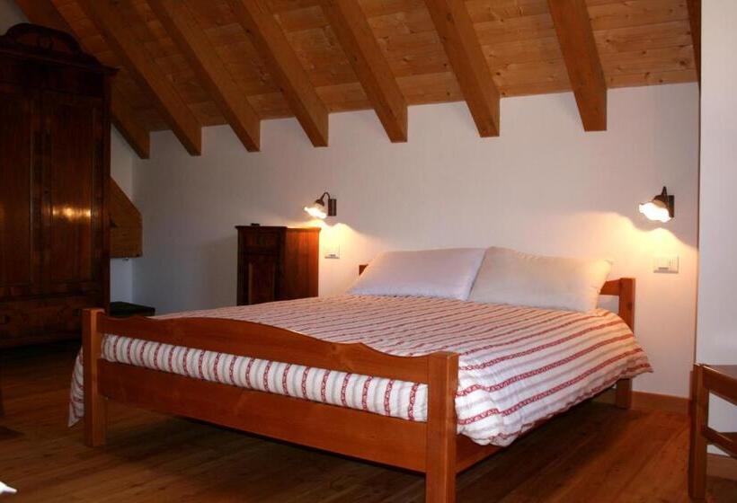 בקתת חדר, Albergo Diffuso Comeglians