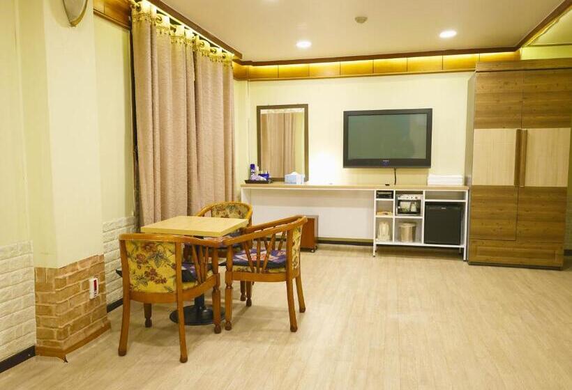 اتاق لوکس, Goodstay Andong Park