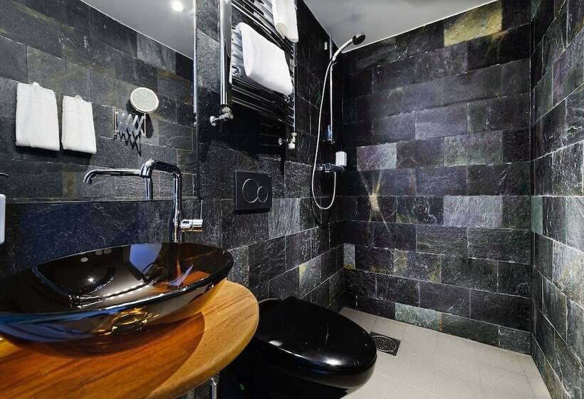 Номер Superior, Hellstens Glashus