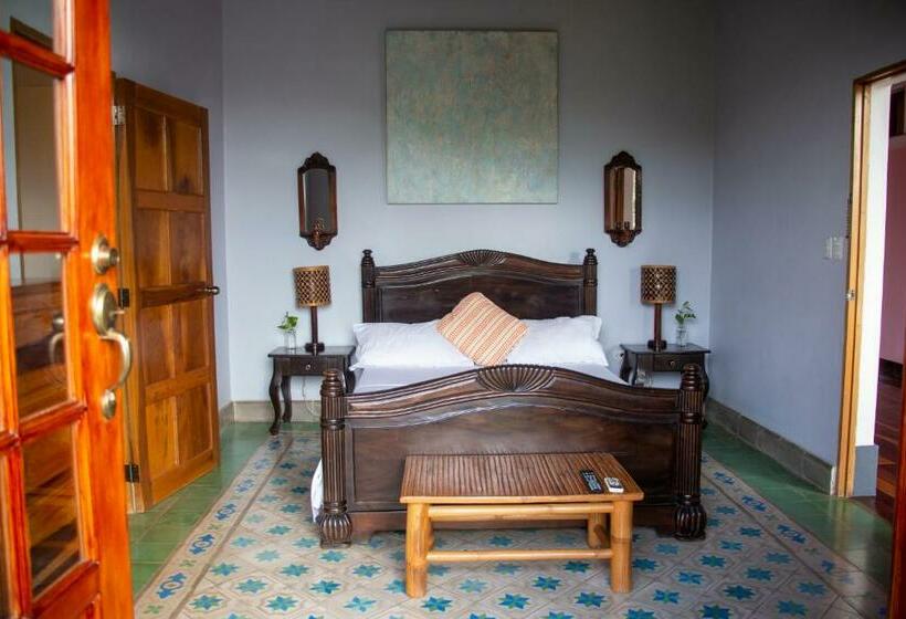 سوییت لوکس, La Polvora