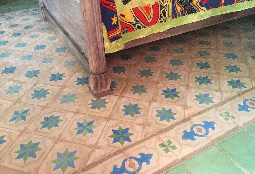 اتاق لوکس, La Polvora