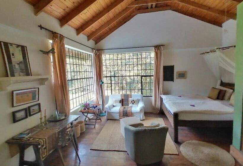 اتاق لوکس با تخت بزرگ, Meru House Lekisilai