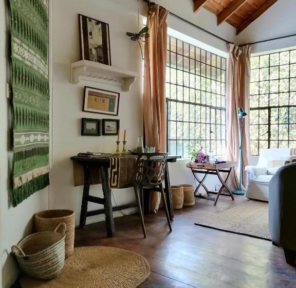 اتاق لوکس با تخت بزرگ, Meru House Lekisilai