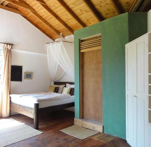 اتاق لوکس با تخت بزرگ, Meru House Lekisilai