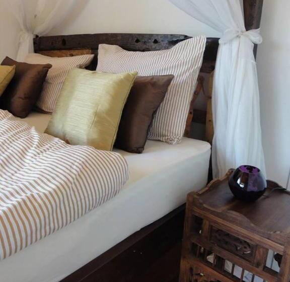 اتاق لوکس با تخت بزرگ, Meru House Lekisilai