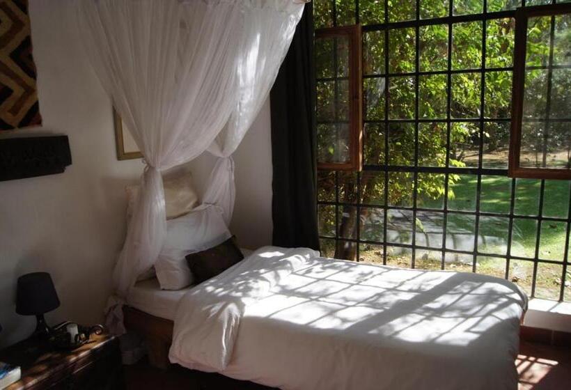 اتاق استاندارد یک نفره, Meru House Lekisilai