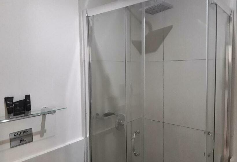 스탠다드 룸, Parade