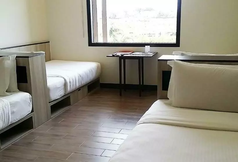 スーペリアの４人部屋, The Bayleaf Cavite