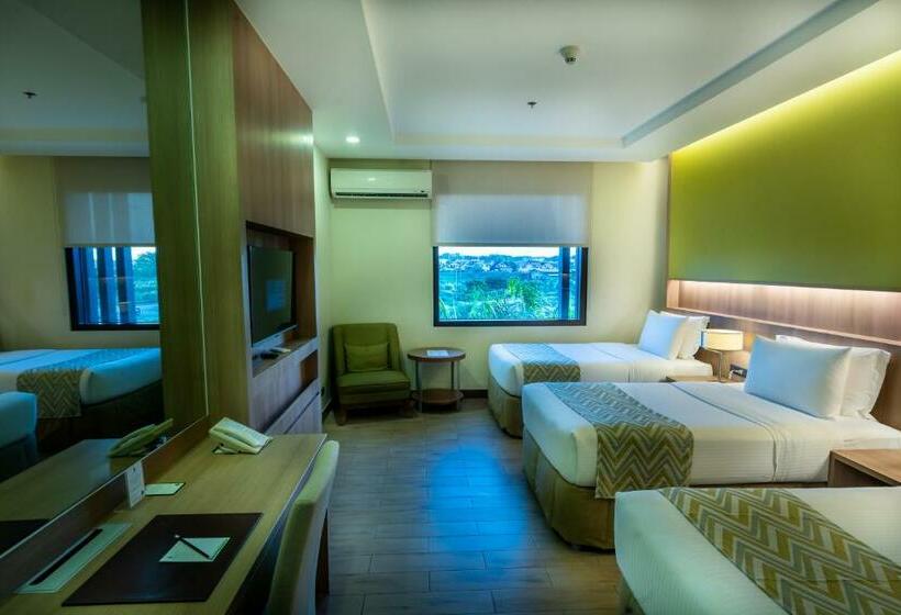 חדר סופריור לשלושה, The Bayleaf Cavite