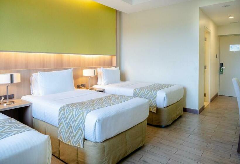 חדר סופריור לשלושה, The Bayleaf Cavite