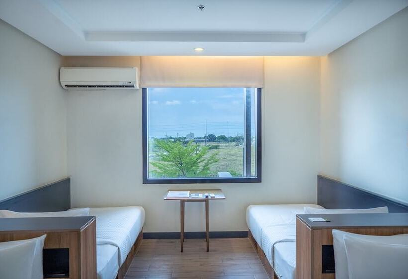 חדר סופריור לארבעה, The Bayleaf Cavite