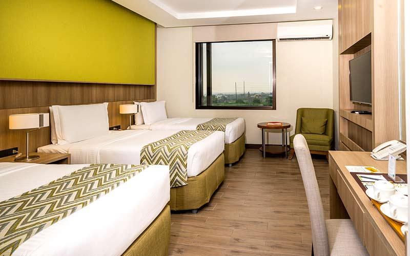 חדר סופריור לשלושה, The Bayleaf Cavite