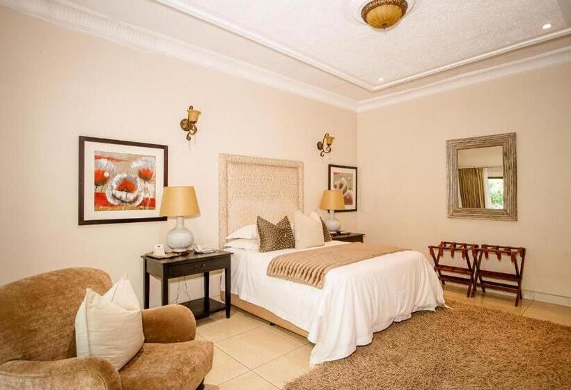 اتاق سوپریور با بالکن, The Victoria Falls Deluxe Suites