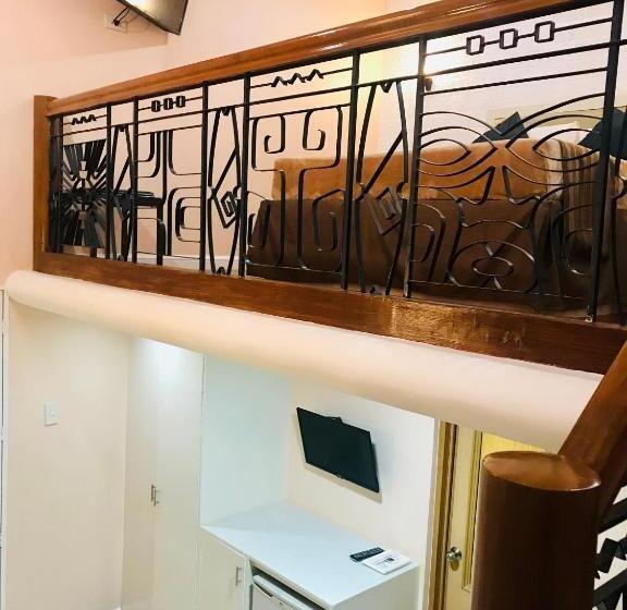 اتاق لوکس, Urban Travellers