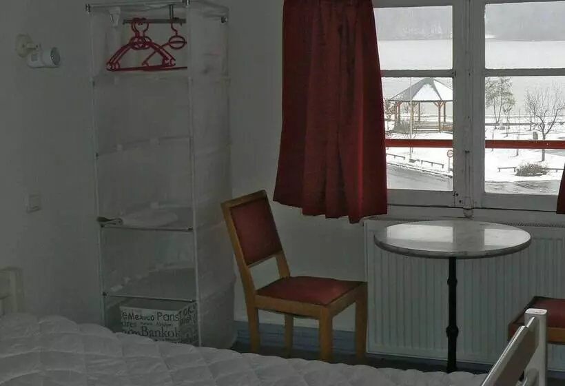 اتاق اکونومی, Le Beau Cottage