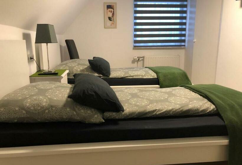 Quarto Triplo Estandar, Messezimmer 4u