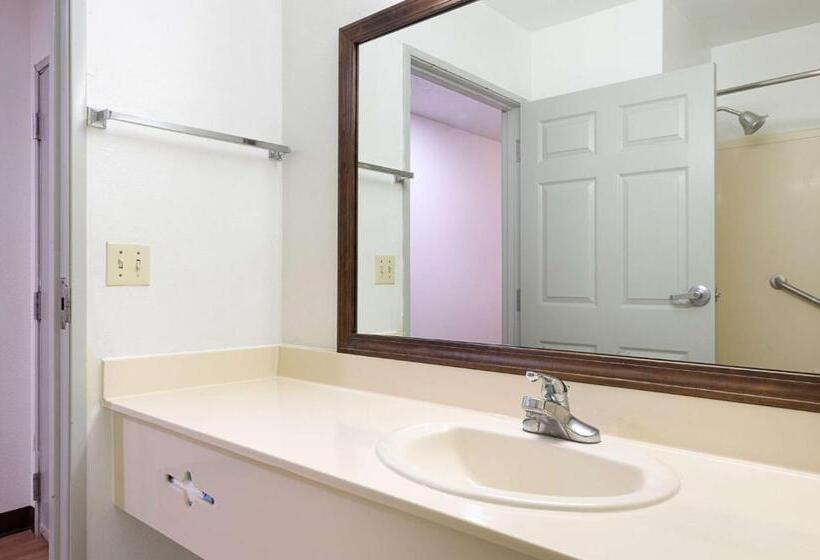 غرفة ديلوكس سرير كينج, Motel 6new Iberia, La