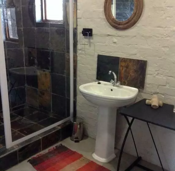 Perhestudio, Geralds Gift Guest House