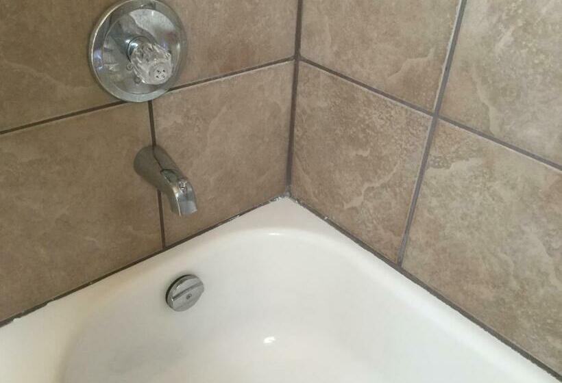 家庭工作室, Cedars Motel