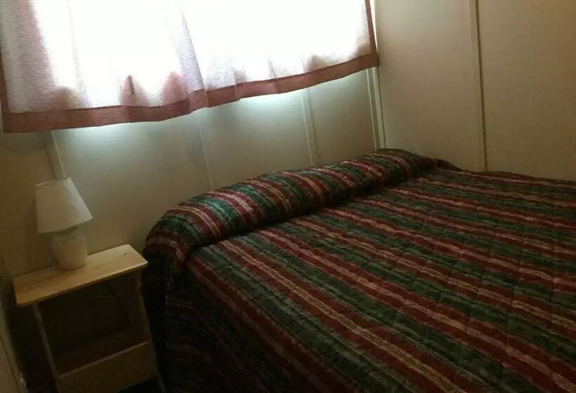 キングサイズベッドのデラックススイート, Cedars Motel