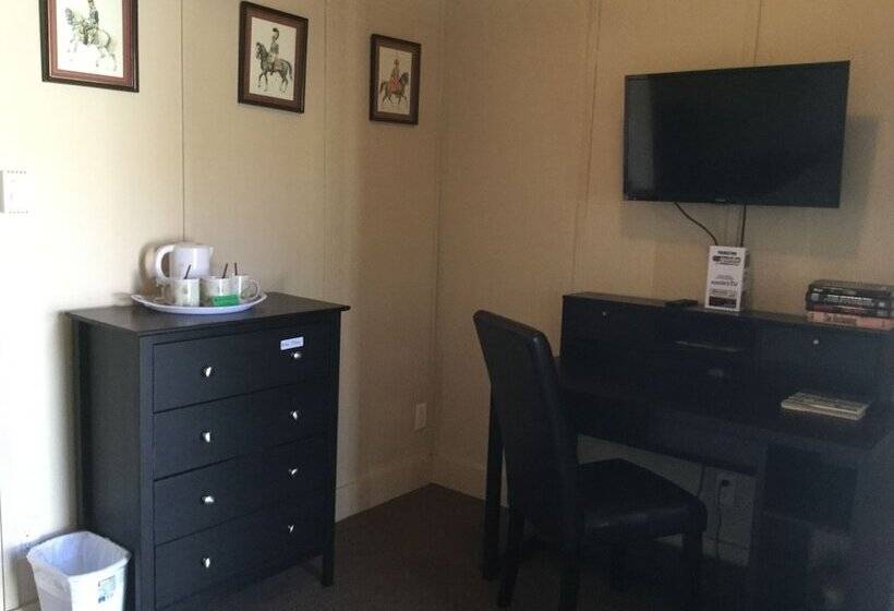 家庭工作室, Cedars Motel