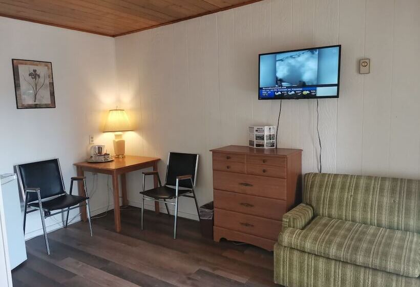 经济房, Cedars Motel